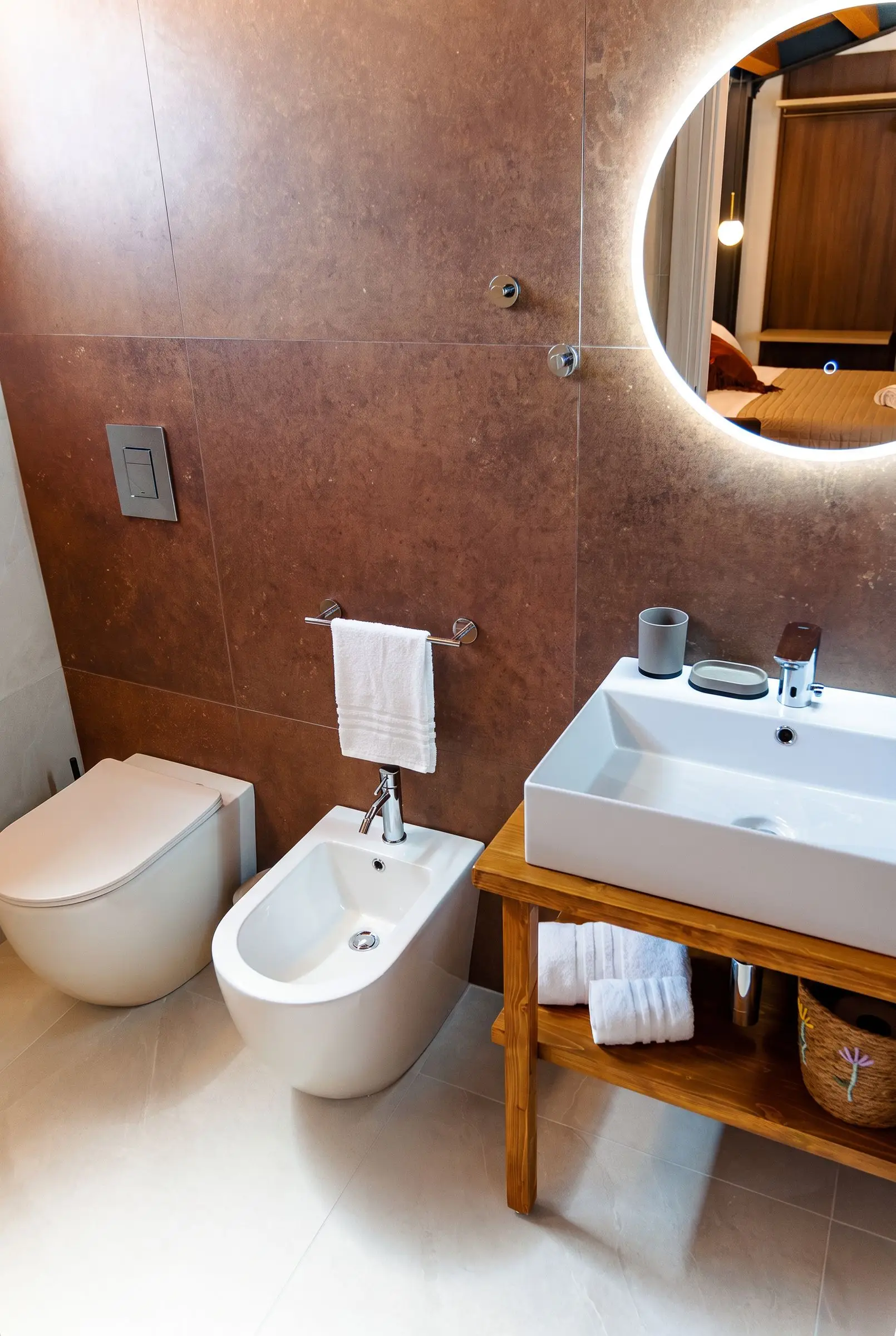 Il bagno in corten di Myrtus per intero